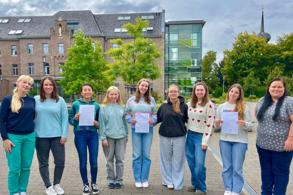 Nachtrag: Acht neue Obersanitäterinnen an der Ursulinenschule