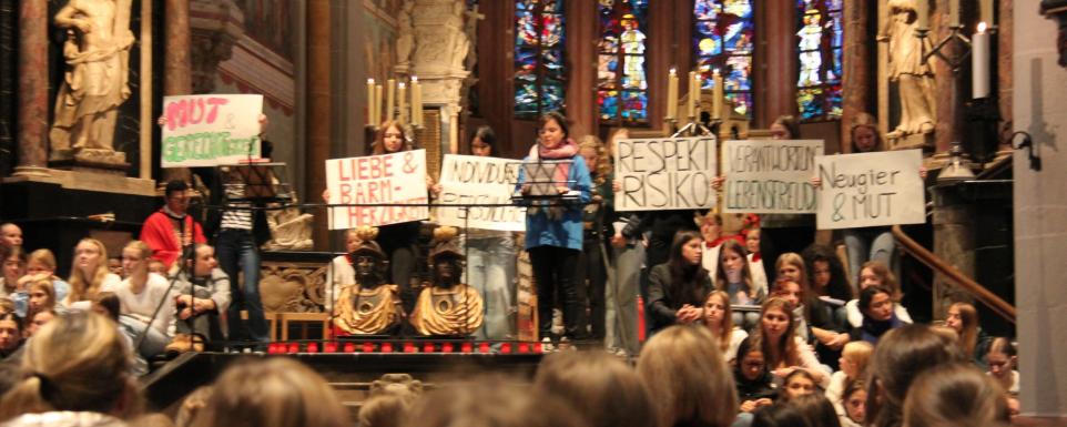 Ursulinenschule Hersel feiert den Ursulatag im Bonner Münster