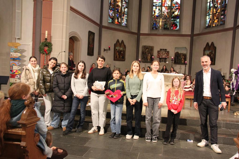 RS&GY: Spendenübergabe für das Sozialprojekt „Pundo“ im Adventsgottesdienst