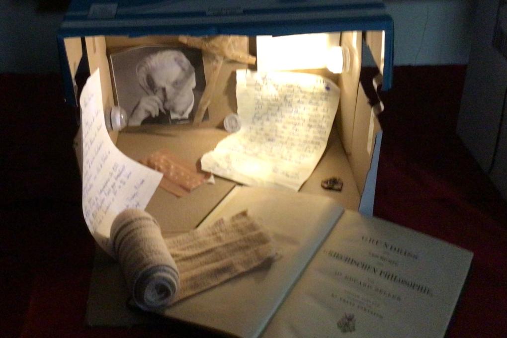 Jgst. 7 (GY) - Kleine Ausstellung in der Schulkapelle