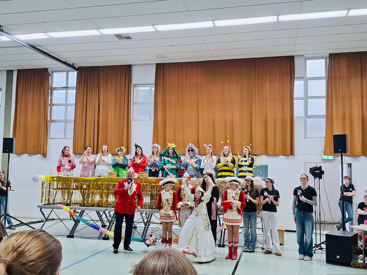 Bonner Ehrengarde mit Kinderbonna Leonie I