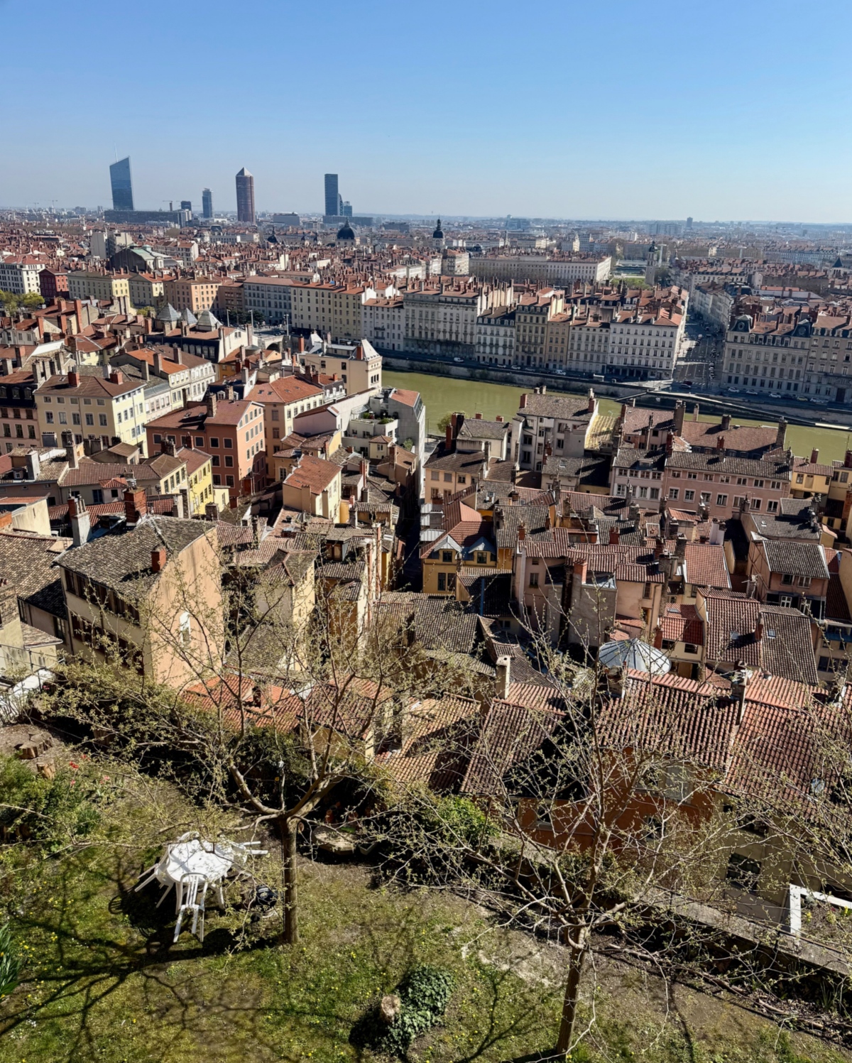 Lyon: Blick vom Fourvière-Hügel auf Altstadt, Saône und La Part Dieu
