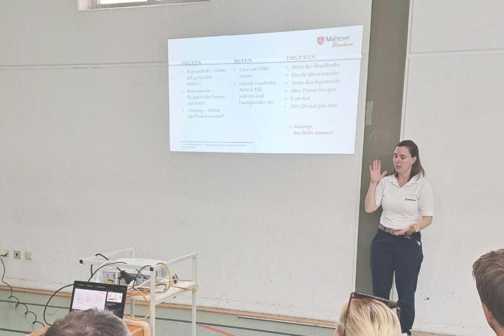 Startschuss für verpflichtende Laienreanimations-Schulungen an Schulen