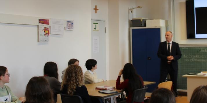 Einladung für Eltern der Jgst. 8 zum Elternabend „Cyber-Kriminalität“