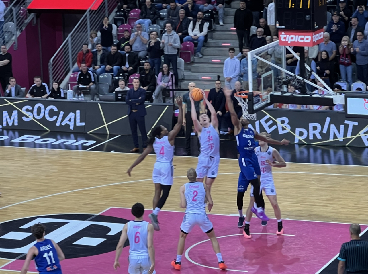 G9c bei den Telekom Baskets