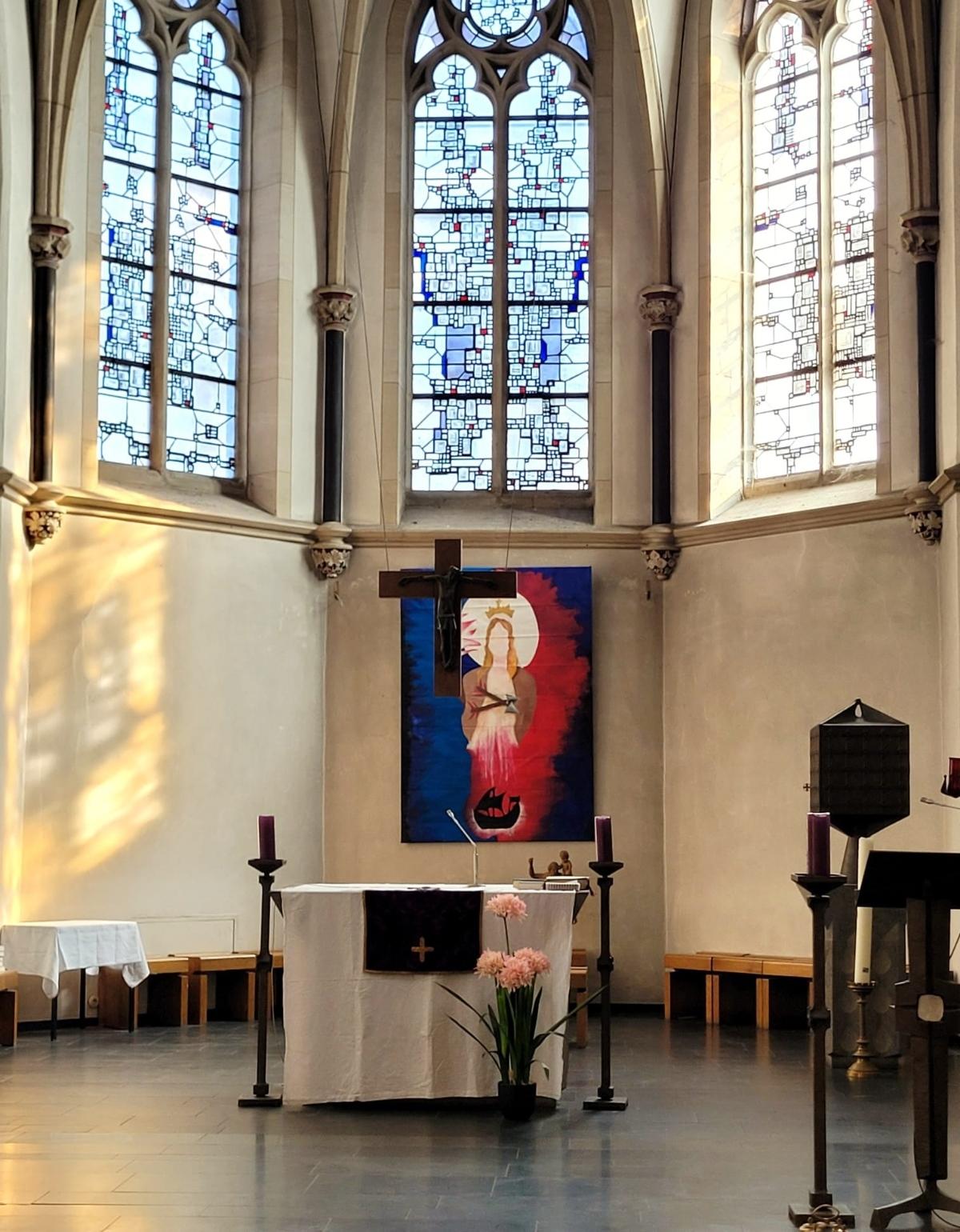 Apsis der Schulkapelle mit Hl. Ursula