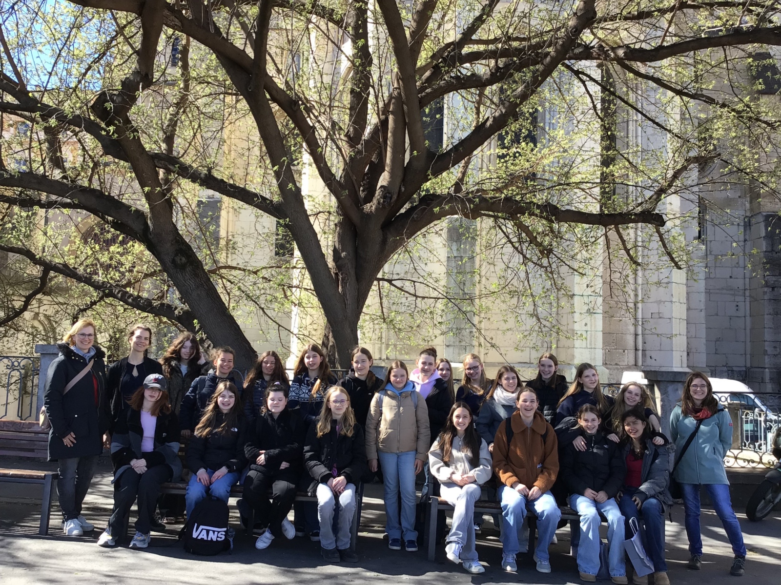 Frankreichaustauschgruppe vor Notre Dame de la Fourvière