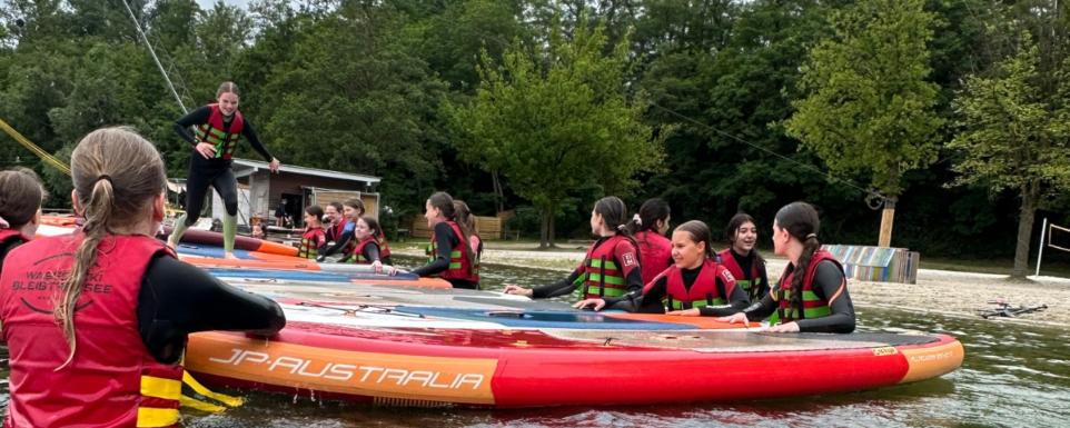 G7b beim Stand up paddling