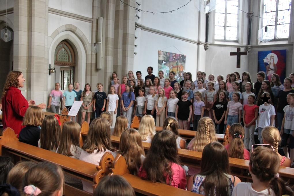 Ein großer Schritt in eine besondere Schule!