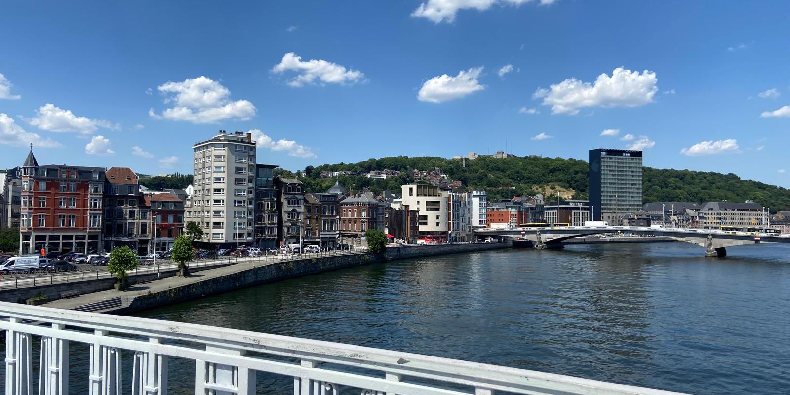 Sur le pont de Liège, Blick auf Zitadelle