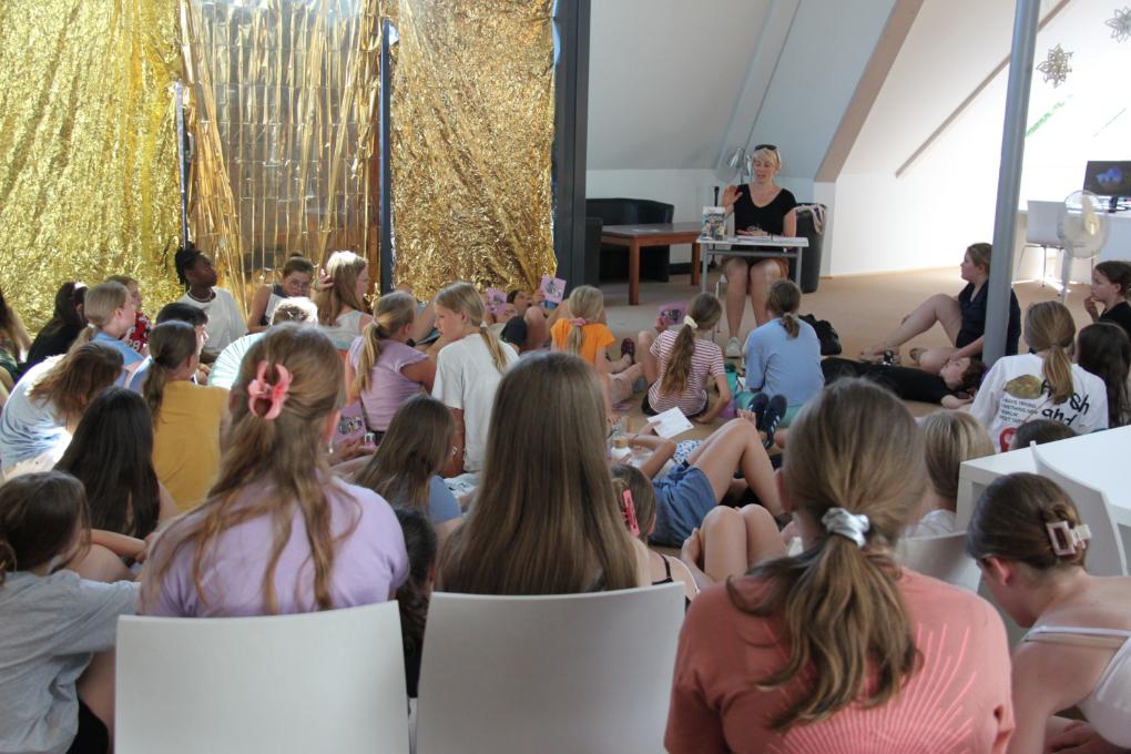 „Skandal im Schwimmbad“ - Lesung in der Ursulinenschule