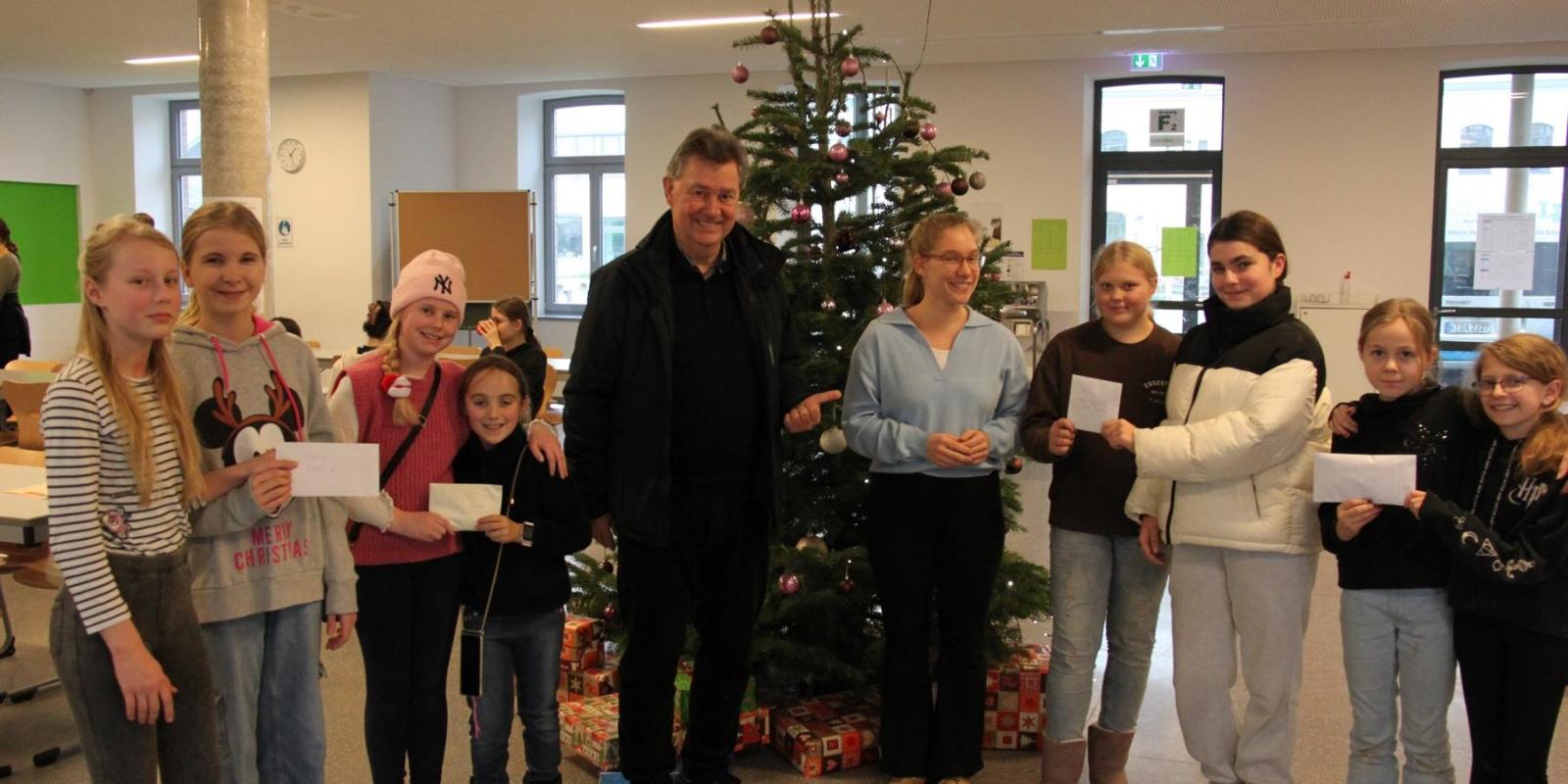 2023-12-15 PUNDO Scheckübergabe
