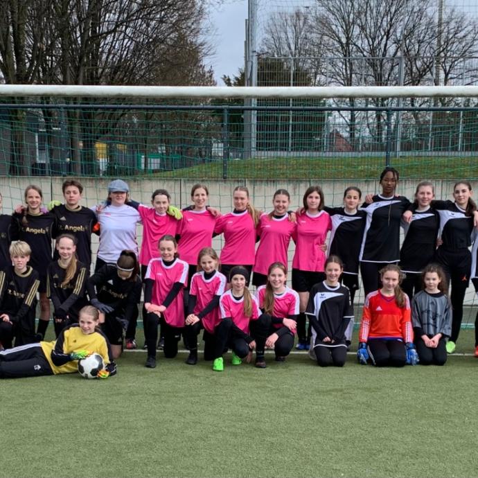 Ursulinen-Fußballmannschaft siegt in Bergisch Gladbach -