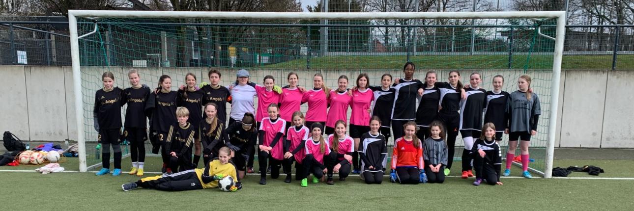 Ursulinen-Fußballmannschaft siegt in Bergisch Gladbach -