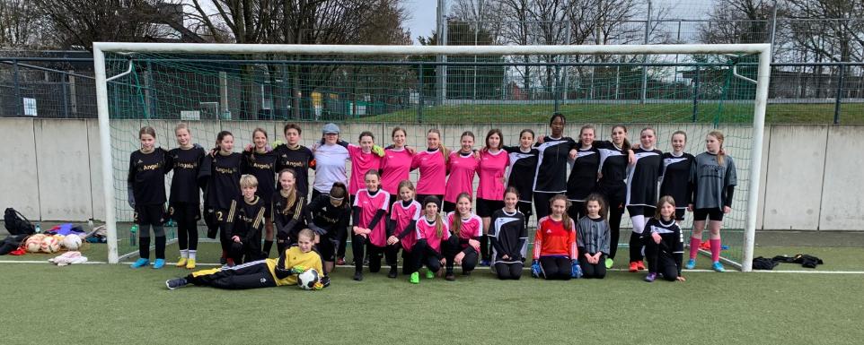 Ursulinen-Fußballmannschaft siegt in Bergisch Gladbach -