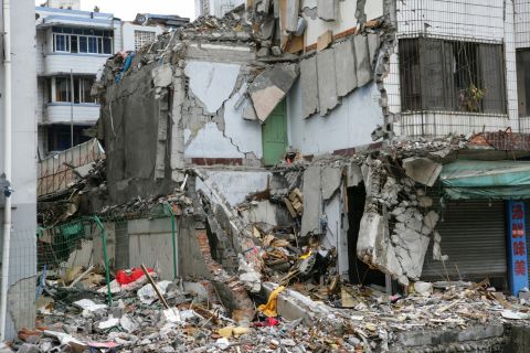 Erdbeben, notdürftig, Trümmer, Schutt, wohnungslos, eingestürzte Häuser,  Katastrophe, Notlage, Notstand, Ex-Bild-DB-ID: 23724