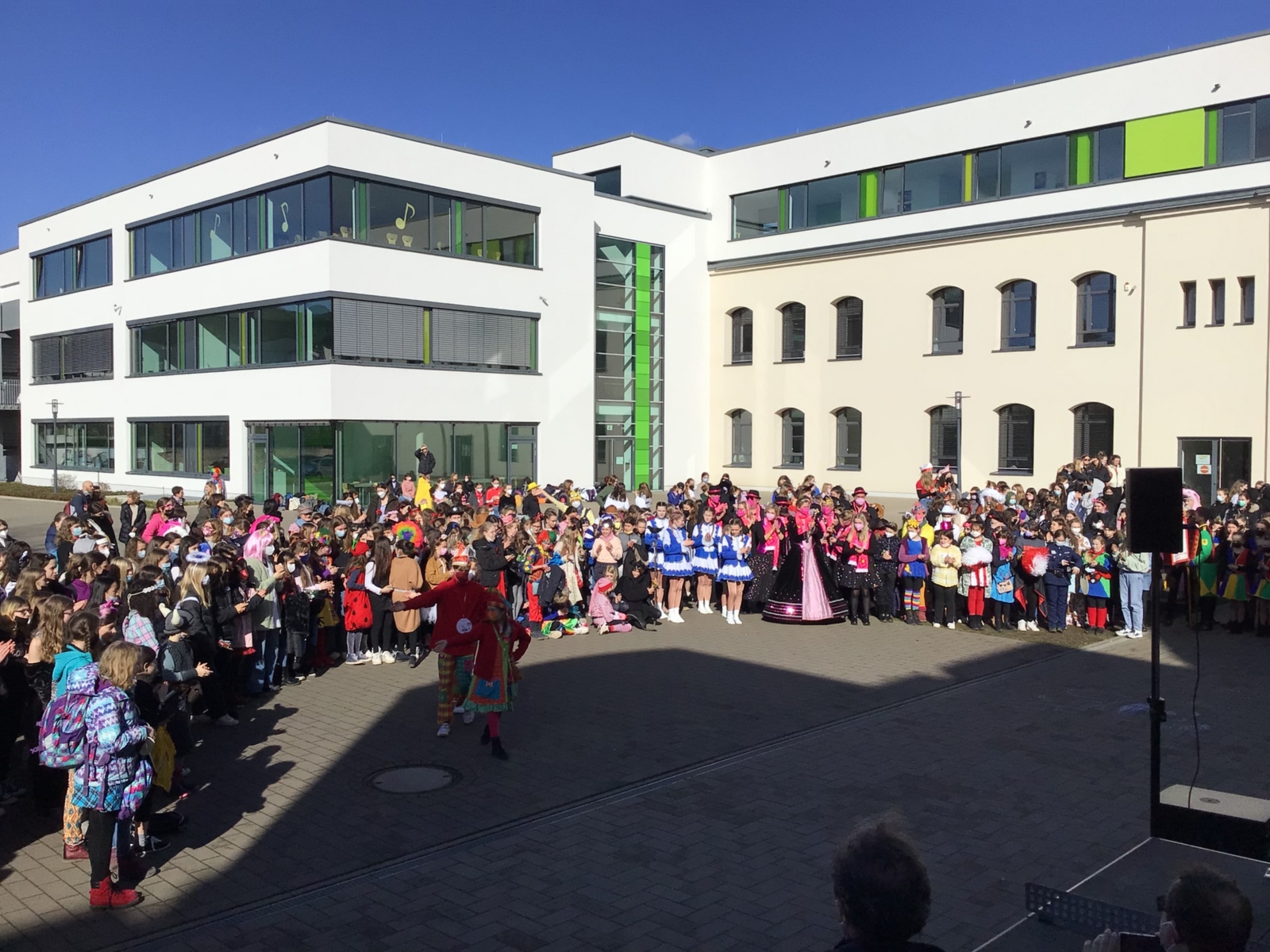 2022-02-23 Karneval auf dem Schulhof (2)