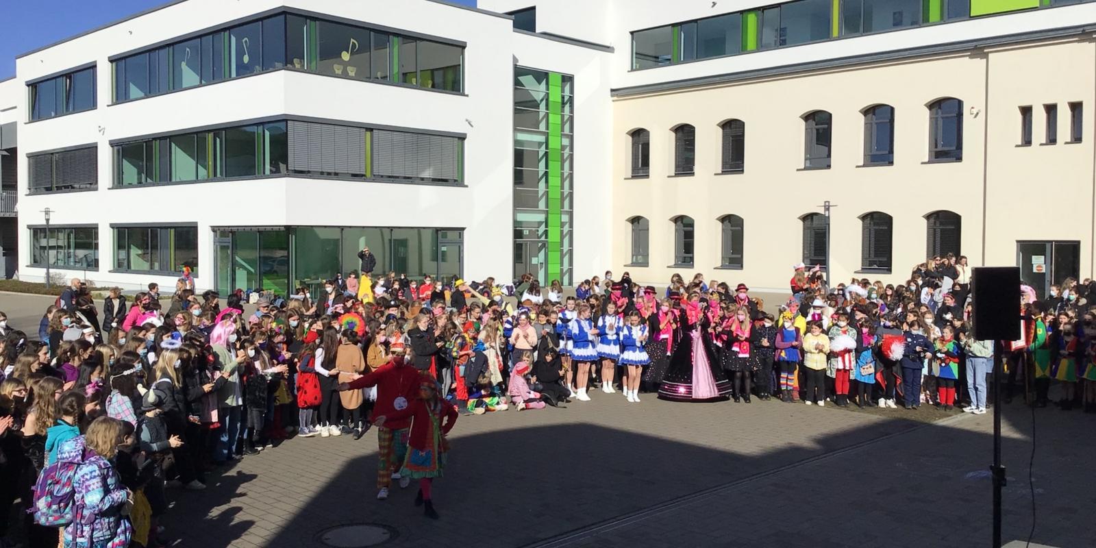 2022-02-23 Karneval auf dem Schulhof (2)
