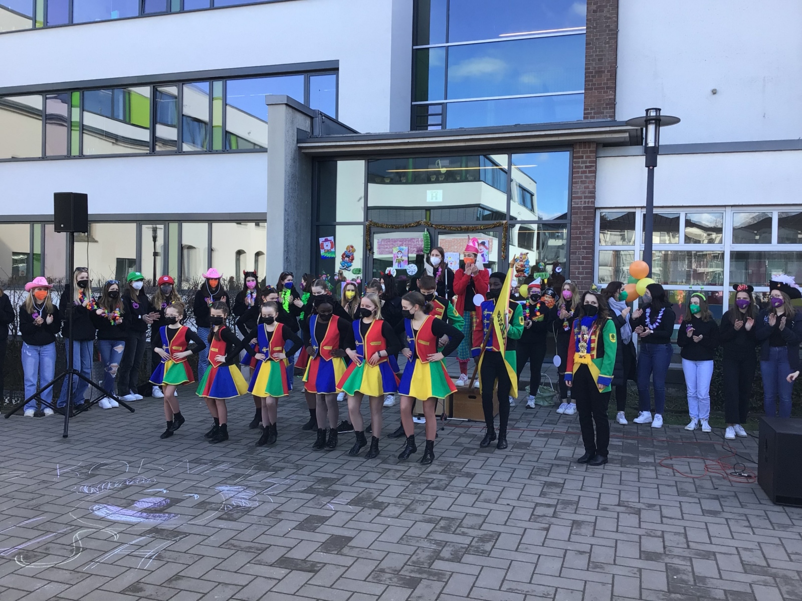 2022-02-23 Karneval auf dem Schulhof (3)