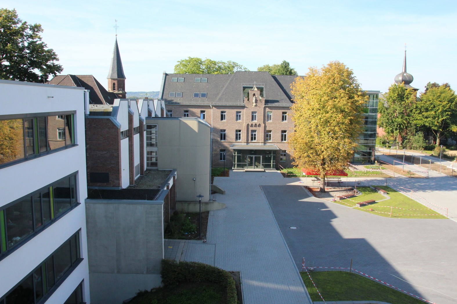 Schulhof 21.09 (1)